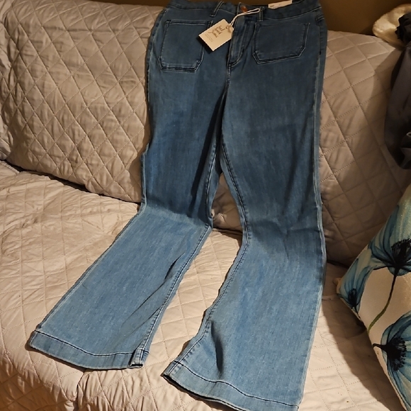 NWT. LC Women's Blue Jeans - Picture 2 of 6